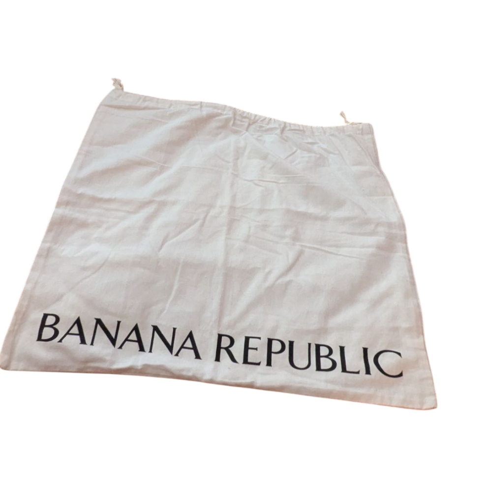 120, 121 Banana Republic White Drawstring Dust Bag